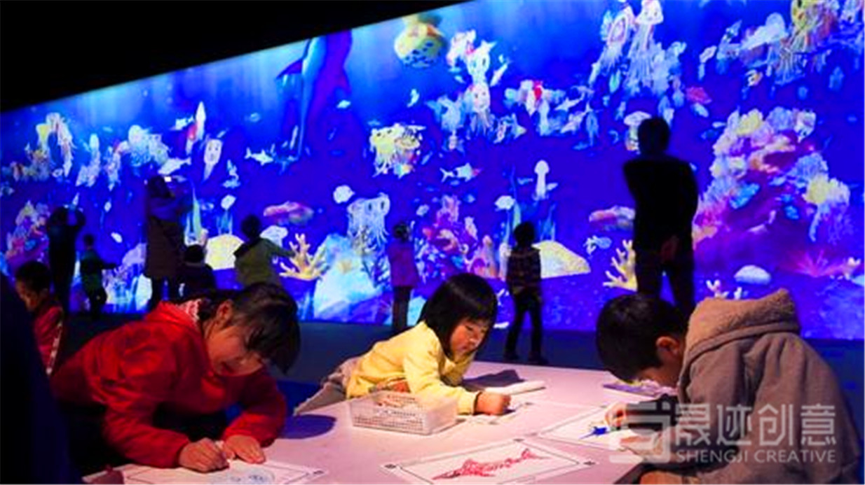 互動(dòng)涂鴉畫畫水族館.jpg